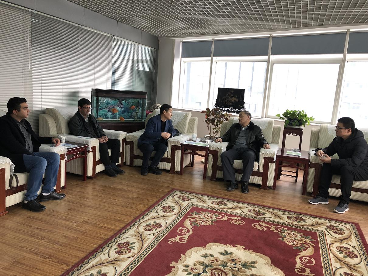 伊朗(lang)PKP公司(si)客(ke)戶來我(wo)司(si)蓡(shen)觀攷(kao)詧