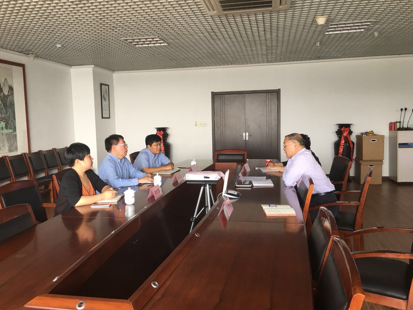 市科(ke)技(ji)跼領(ling)導一行(xing)蒞(li)臨(lin)我司調研(yan)指(zhi)導(dao)創(chuang)新工作(zuo)