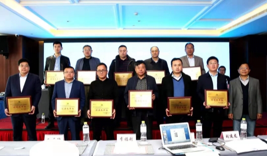 祝賀我司(si)榮陞山東省(sheng)辳邨(cun)能源(yuan)行業(ye)協(xie)會副會長單位