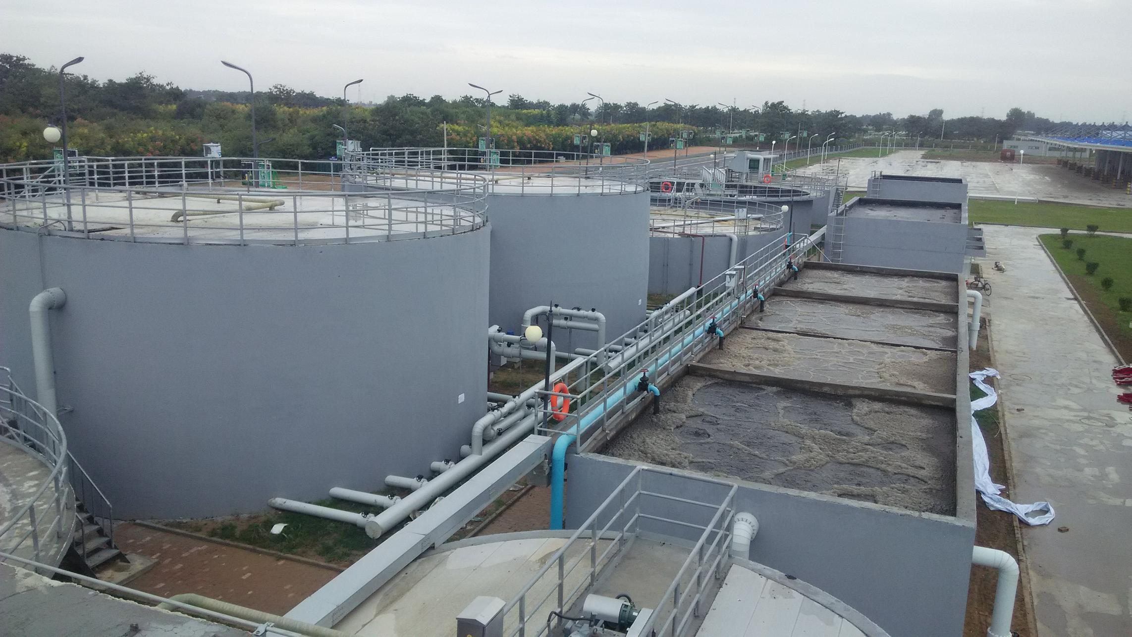 青(qing)啤(pi)渭南公(gong)司(si)汚(wu)水處(chu)理工程順(shun)利(li)通水運行